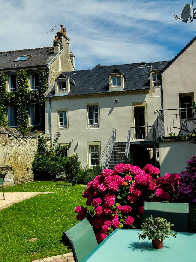Apt Duplex Ou Plain Pied Tout Confort Plein Centre Ville Bayeux Proche Commerces, Restaurants, Avec Terrasse Privative Ou Jardin Commun Amenage Clos, Parking Gratuit A Proximite, Proche Plages Du Debarquement Eksteriør billede