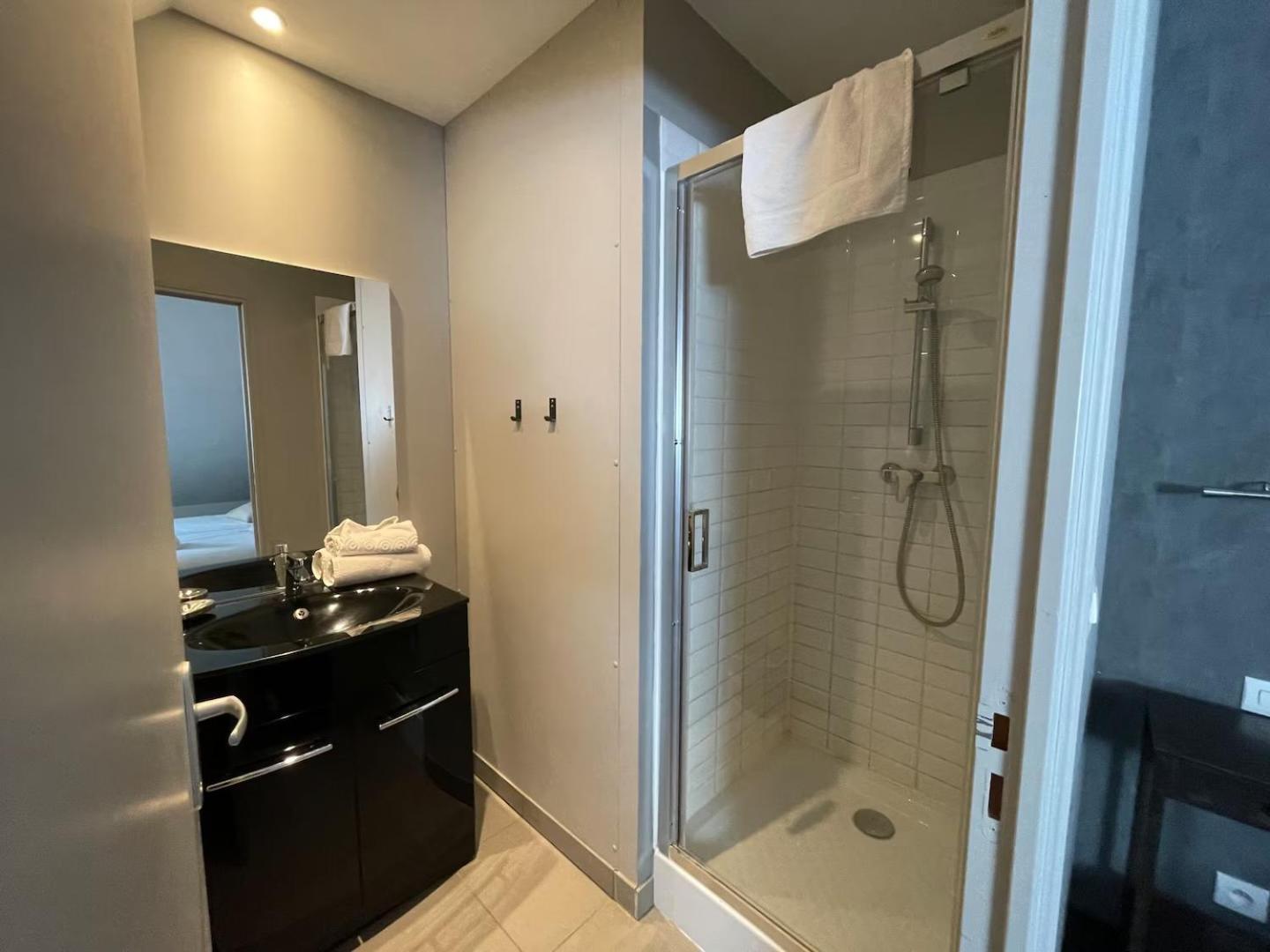 Apt Duplex Ou Plain Pied Tout Confort Plein Centre Ville Bayeux Proche Commerces, Restaurants, Avec Terrasse Privative Ou Jardin Commun Amenage Clos, Parking Gratuit A Proximite, Proche Plages Du Debarquement Eksteriør billede