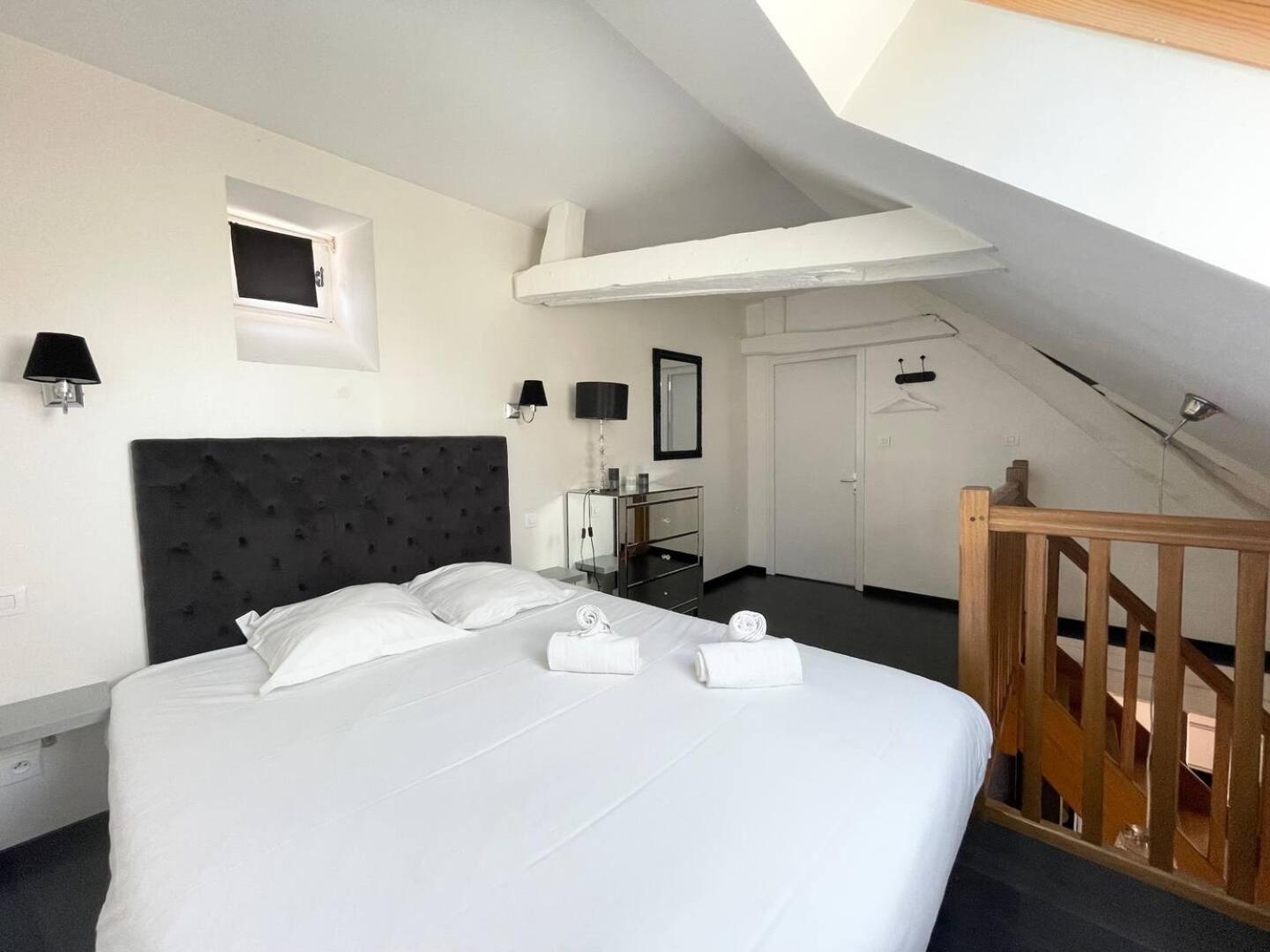 Apt Duplex Ou Plain Pied Tout Confort Plein Centre Ville Bayeux Proche Commerces, Restaurants, Avec Terrasse Privative Ou Jardin Commun Amenage Clos, Parking Gratuit A Proximite, Proche Plages Du Debarquement Eksteriør billede