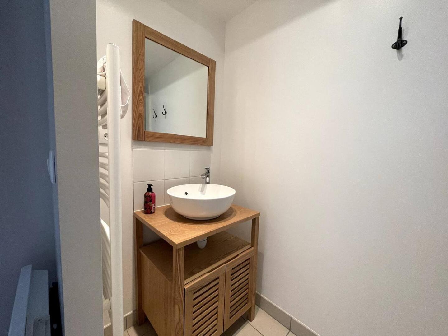 Apt Duplex Ou Plain Pied Tout Confort Plein Centre Ville Bayeux Proche Commerces, Restaurants, Avec Terrasse Privative Ou Jardin Commun Amenage Clos, Parking Gratuit A Proximite, Proche Plages Du Debarquement Eksteriør billede