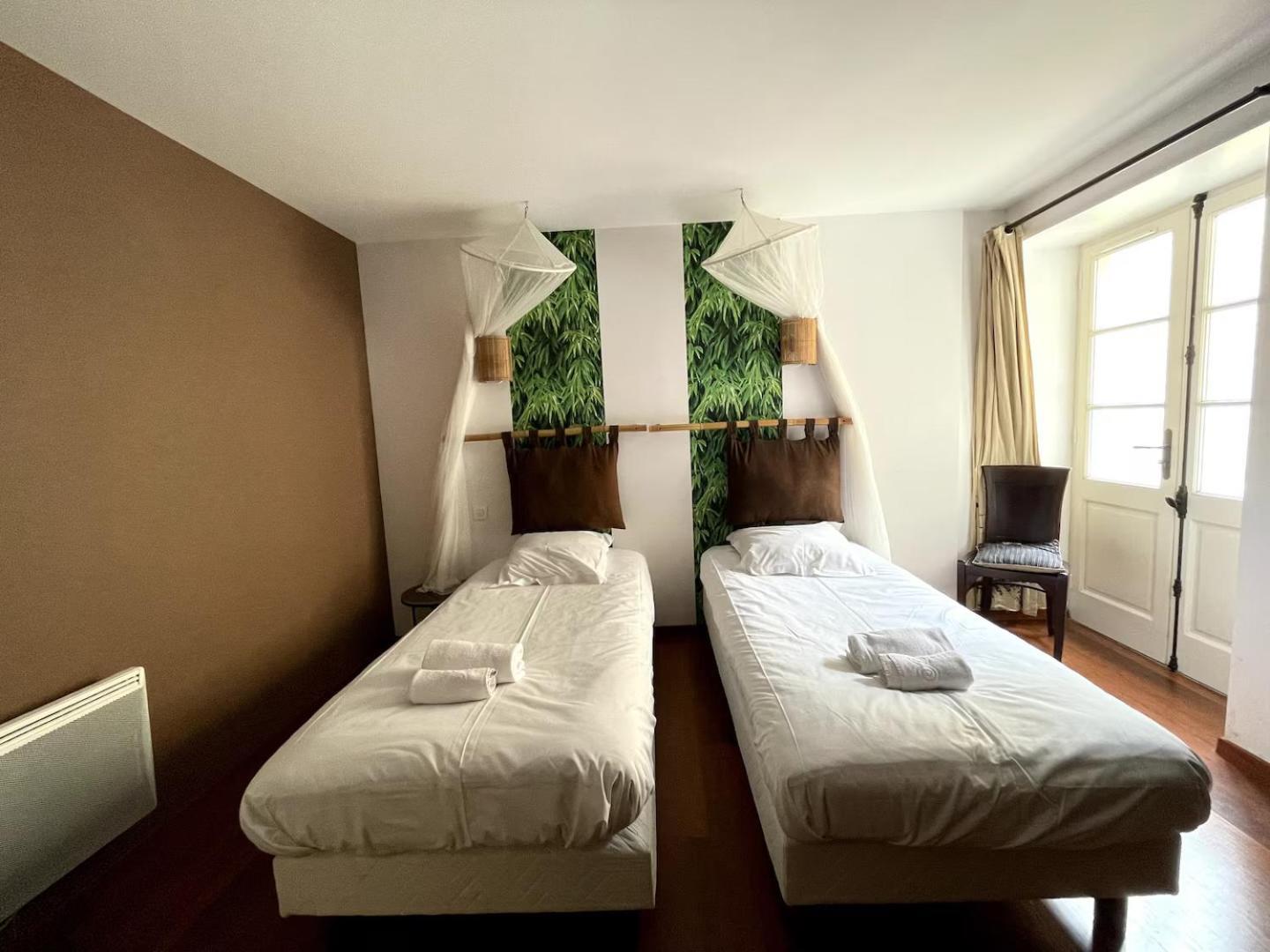 Apt Duplex Ou Plain Pied Tout Confort Plein Centre Ville Bayeux Proche Commerces, Restaurants, Avec Terrasse Privative Ou Jardin Commun Amenage Clos, Parking Gratuit A Proximite, Proche Plages Du Debarquement Eksteriør billede