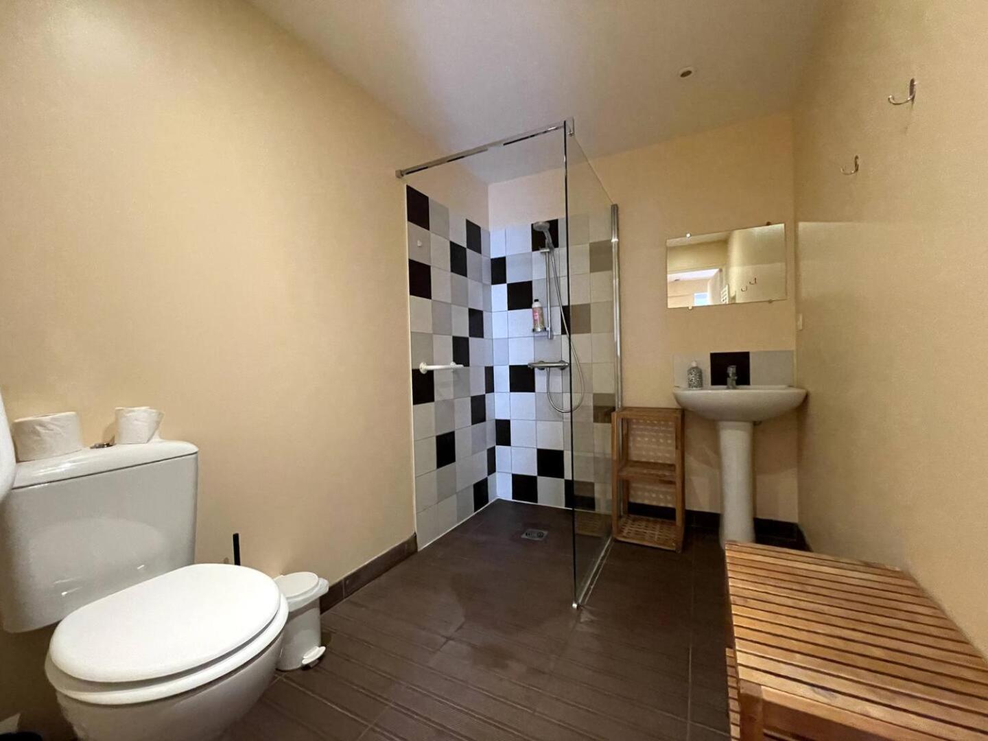 Apt Duplex Ou Plain Pied Tout Confort Plein Centre Ville Bayeux Proche Commerces, Restaurants, Avec Terrasse Privative Ou Jardin Commun Amenage Clos, Parking Gratuit A Proximite, Proche Plages Du Debarquement Eksteriør billede